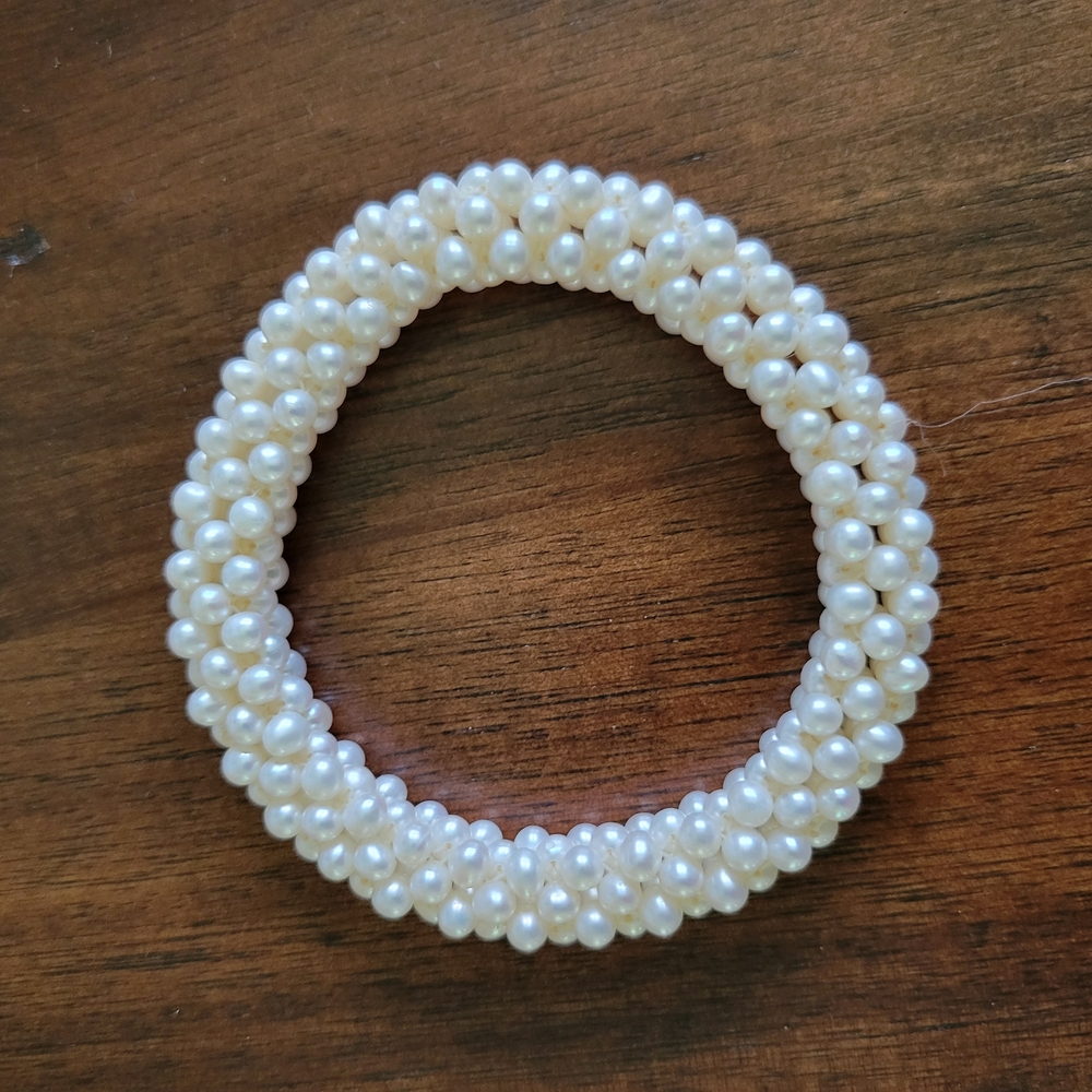 White Faux Pearl Bracelet with Classic Elegance